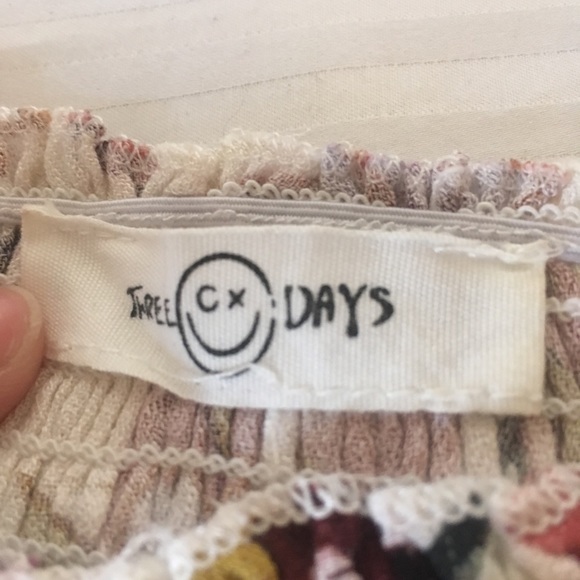 LF White Floral Smocked Crop Top - Picture 2 of 3